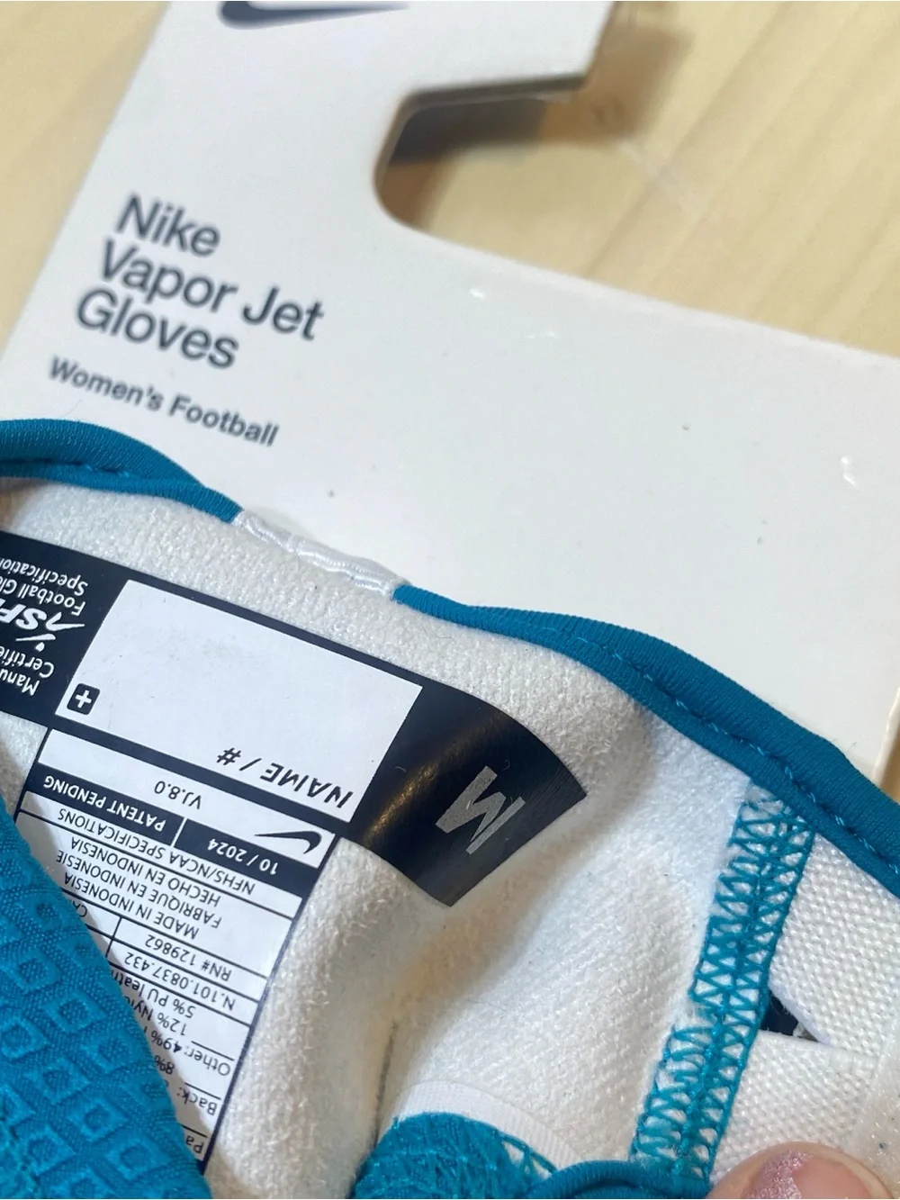 NEW Nike Vapor Jet Women’s Football Gloves – Teal Blue – Size Medium (NWT)